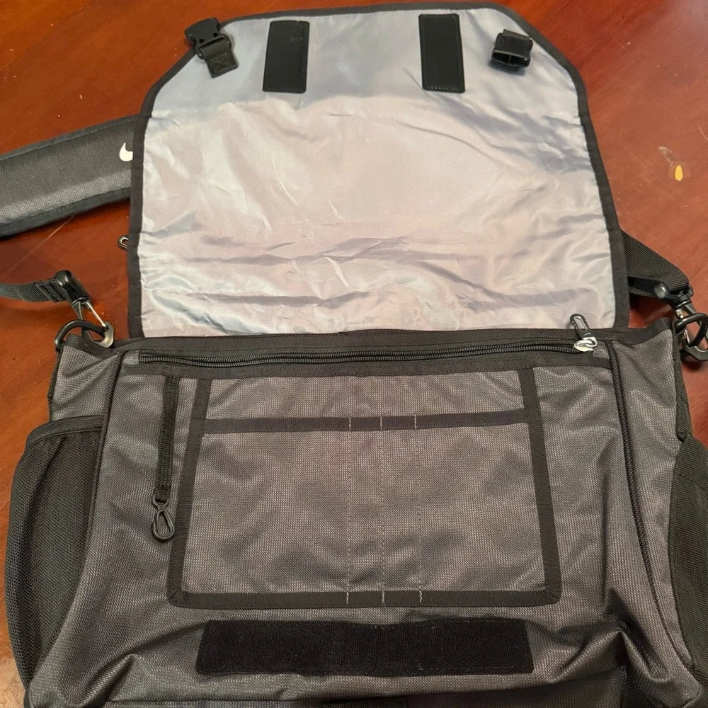 Nike Messenger Laptop Travel Bag w/ HP Logo